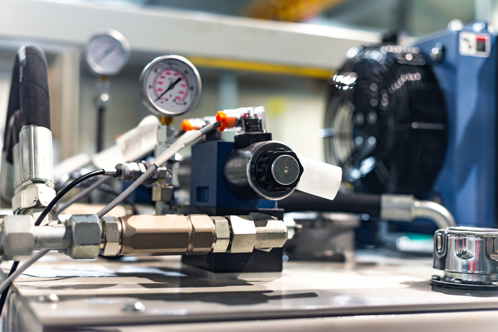 Hydraulic,power,unit,mechanical,valve,with,connection,and,pressure,gauge.