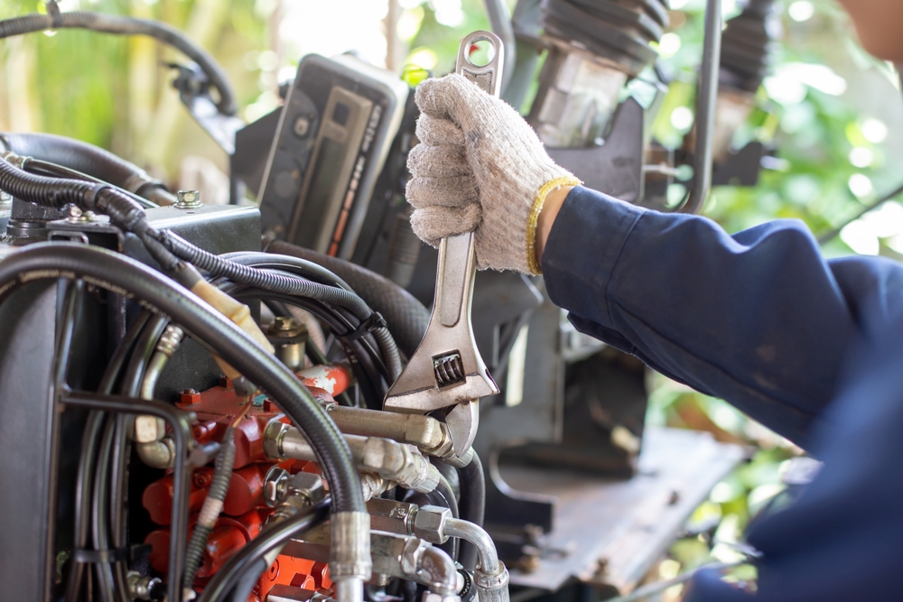 Close,up,view,of,hydraulic,pipes,of,heavy,industry,machine.