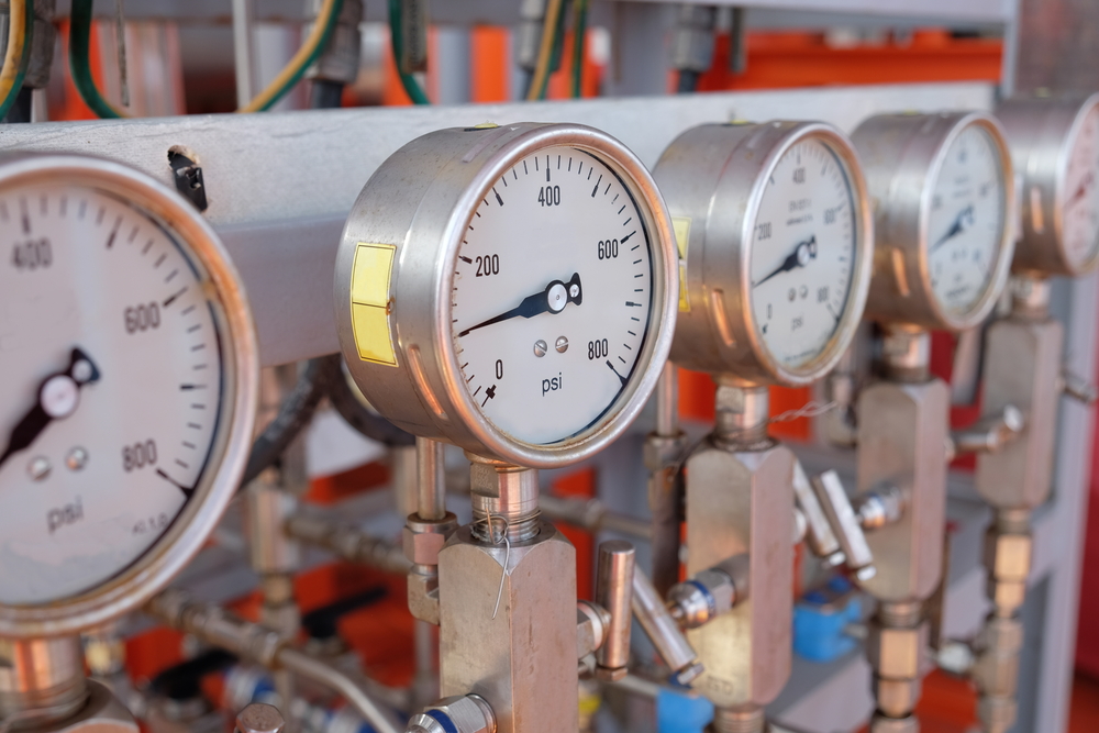Pressure,gauge,,measuring,instrument,close,up,on,pneumatic,control,system.